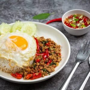 กระเพาไก่ ไข่ดาวขอบกรอบไข่แดงเยิ้มๆ