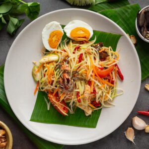 ส้มตำไทยไข่เค็มใส่ปูเค็ม